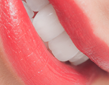 女性の歯と唇
